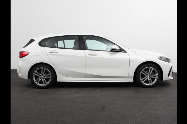 BMW 1-serie 118i M-Sport Automaat | Digitale Cockpit | Climate control | Stoel verwarming | LED | Sfeer verlichting | Lichtmetalen velgen | Navigatie | Apple carplay/ Android auto | Parkeersensoren