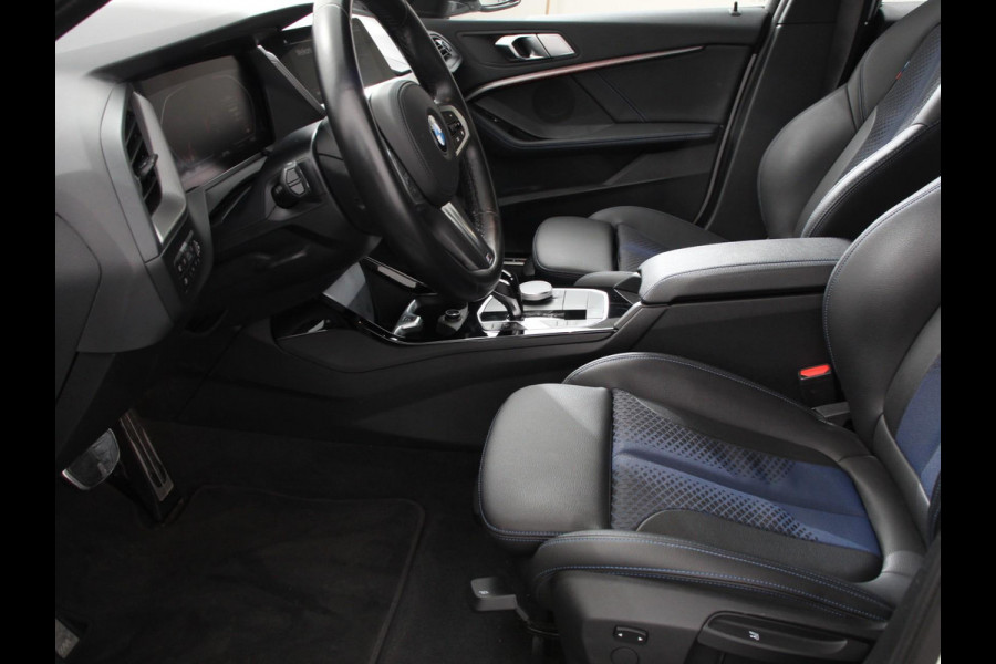 BMW 1-serie 118i M-Sport Automaat | Digitale Cockpit | Climate control | Stoel verwarming | LED | Sfeer verlichting | Lichtmetalen velgen | Navigatie | Apple carplay/ Android auto | Parkeersensoren