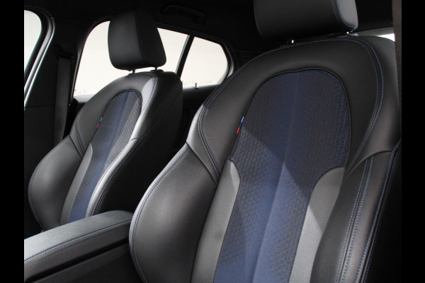 BMW 1-serie 118i M-Sport Automaat | Digitale Cockpit | Climate control | Stoel verwarming | LED | Sfeer verlichting | Lichtmetalen velgen | Navigatie | Apple carplay/ Android auto | Parkeersensoren
