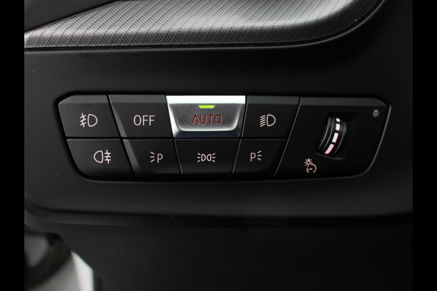 BMW 1-serie 118i M-Sport Automaat | Digitale Cockpit | Climate control | Stoel verwarming | LED | Sfeer verlichting | Lichtmetalen velgen | Navigatie | Apple carplay/ Android auto | Parkeersensoren