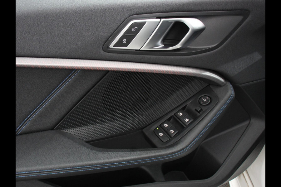 BMW 1-serie 118i M-Sport Automaat | Digitale Cockpit | Climate control | Stoel verwarming | LED | Sfeer verlichting | Lichtmetalen velgen | Navigatie | Apple carplay/ Android auto | Parkeersensoren