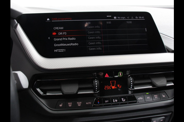 BMW 1-serie 118i M-Sport Automaat | Digitale Cockpit | Climate control | Stoel verwarming | LED | Sfeer verlichting | Lichtmetalen velgen | Navigatie | Apple carplay/ Android auto | Parkeersensoren