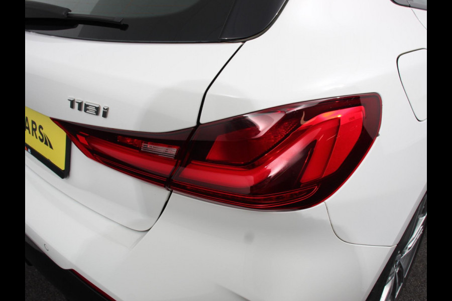 BMW 1-serie 118i M-Sport Automaat | Digitale Cockpit | Climate control | Stoel verwarming | LED | Sfeer verlichting | Lichtmetalen velgen | Navigatie | Apple carplay/ Android auto | Parkeersensoren