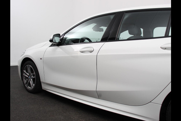 BMW 1-serie 118i M-Sport Automaat | Digitale Cockpit | Climate control | Stoel verwarming | LED | Sfeer verlichting | Lichtmetalen velgen | Navigatie | Apple carplay/ Android auto | Parkeersensoren