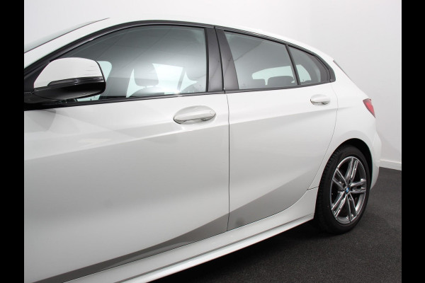 BMW 1-serie 118i M-Sport Automaat | Digitale Cockpit | Climate control | Stoel verwarming | LED | Sfeer verlichting | Lichtmetalen velgen | Navigatie | Apple carplay/ Android auto | Parkeersensoren