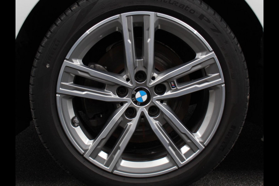 BMW 1-serie 118i M-Sport Automaat | Digitale Cockpit | Climate control | Stoel verwarming | LED | Sfeer verlichting | Lichtmetalen velgen | Navigatie | Apple carplay/ Android auto | Parkeersensoren