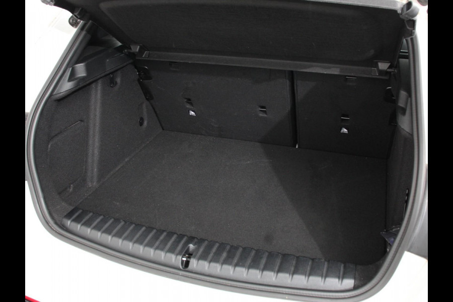 BMW 1-serie 118i M-Sport Automaat | Digitale Cockpit | Climate control | Stoel verwarming | LED | Sfeer verlichting | Lichtmetalen velgen | Navigatie | Apple carplay/ Android auto | Parkeersensoren