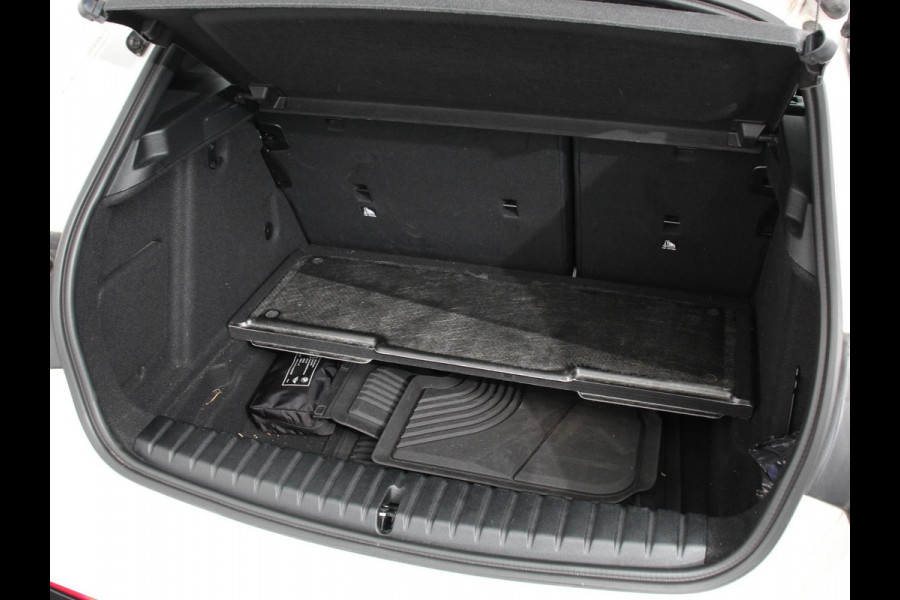 BMW 1-serie 118i M-Sport Automaat | Digitale Cockpit | Climate control | Stoel verwarming | LED | Sfeer verlichting | Lichtmetalen velgen | Navigatie | Apple carplay/ Android auto | Parkeersensoren