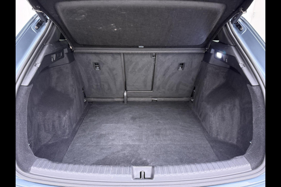 Audi Q4 e-tron 40 Launch edition Advanced Plus 77 kWh VAN € 33.900,- VOOR € 30.877,- UW LENTEVOORDEEL € 3.023,-! | SOH 92% | S-LINE INTERIEUR | PANORAMADAK | STOELVERWARMING | ELEKTRISCHE ACHTERKLEP | LUXE BEKLEDING | RIJKLAAR MET 12 MND BOVAG GARANTIE