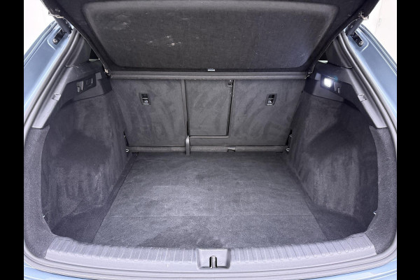 Audi Q4 e-tron 40 Launch edition Advanced Plus 77 kWh VAN € 33.900,- VOOR € 30.877,- UW LENTEVOORDEEL € 3.023,-! | SOH 92% | S-LINE INTERIEUR | PANORAMADAK | STOELVERWARMING | ELEKTRISCHE ACHTERKLEP | LUXE BEKLEDING | RIJKLAAR MET 12 MND BOVAG GARANTIE