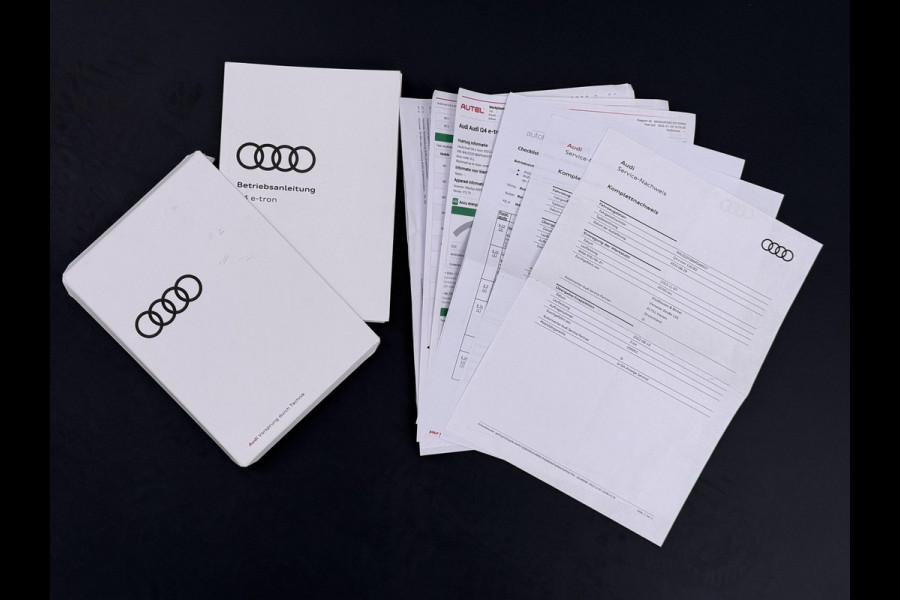 Audi Q4 e-tron 40 Launch edition Advanced Plus 77 kWh VAN € 33.900,- VOOR € 30.877,- UW LENTEVOORDEEL € 3.023,-! | SOH 92% | S-LINE INTERIEUR | PANORAMADAK | STOELVERWARMING | ELEKTRISCHE ACHTERKLEP | LUXE BEKLEDING | RIJKLAAR MET 12 MND BOVAG GARANTIE