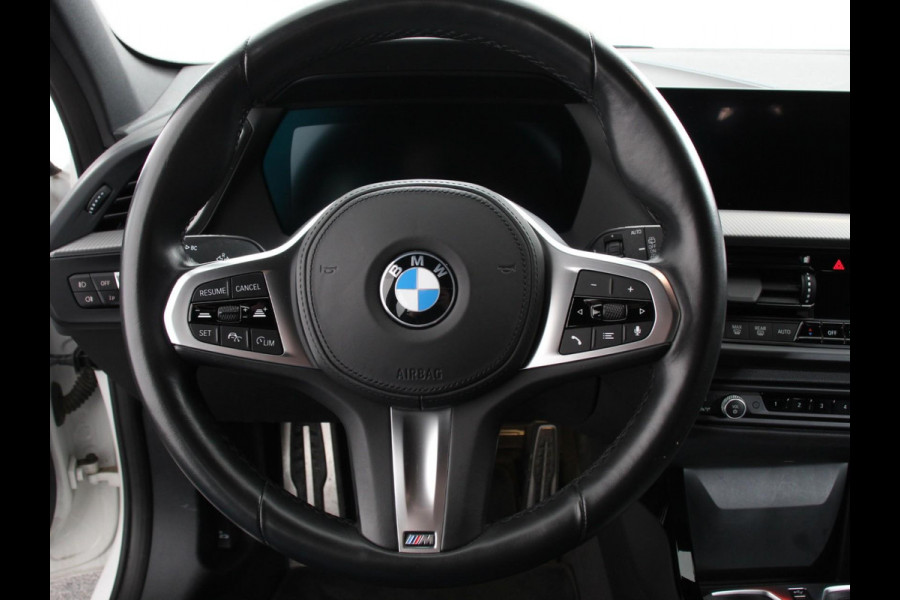 BMW 1-serie 118i M-Sport Automaat | Digitale Cockpit | Climate control | Stoel verwarming | LED | Sfeer verlichting | Lichtmetalen velgen | Navigatie | Apple carplay/ Android auto | Parkeersensoren