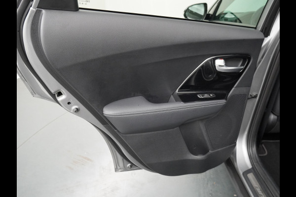 Kia Niro 1.6 GDi PHEV ExecutiveLine Airco - Apple Carplay/Android Auto - Cruise Control Adaptief - Glazen Schuifkantel Dak - Stuur/Stoel Verwarming - Stoel Verkoeling - Virena Zekerheidspakket € 895,-