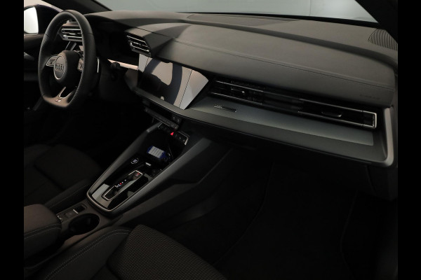 Audi A3 Sportback 40 TFSI e S edition 204 pk S-tronic | Verlengde garantie | Navigatie | Parkeersensoren (Park assist) | Achteruitrijcamera | Stoelverwarming | S-Line |