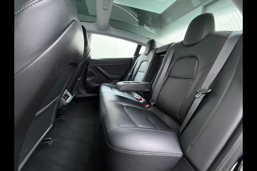 Tesla Model 3 SR+ 325PK Trekhaak Lmv 19" AutoPilot Leer Pano-Dak Adaptive Cruise Camera's Elektr.-Stuur+Stoelen+Spiegels+Geheugen+Easy-Entry+V SOH 84% Ecc Navi Led DAB Voorverwarmen interieur via App Keyless One-Pedal-Drive 1e Eigenaar Origineel Nederlandse Auto 1.584kg licht!