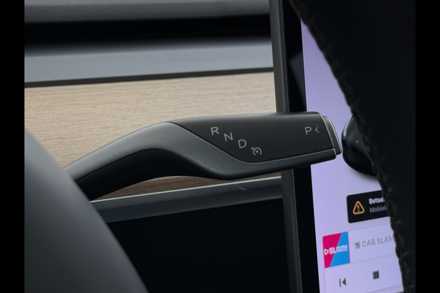 Tesla Model 3 SR+ 325PK Trekhaak Lmv 19" AutoPilot Leer Pano-Dak Adaptive Cruise Camera's Elektr.-Stuur+Stoelen+Spiegels+Geheugen+Easy-Entry+V SOH 84% Ecc Navi Led DAB Voorverwarmen interieur via App Keyless One-Pedal-Drive 1e Eigenaar Origineel Nederlandse Auto 1.584kg licht!