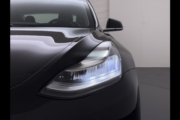 Tesla Model 3 SR+ 325PK Trekhaak Lmv 19" AutoPilot Leer Pano-Dak Adaptive Cruise Camera's Elektr.-Stuur+Stoelen+Spiegels+Geheugen+Easy-Entry+V SOH 84% Ecc Navi Led DAB Voorverwarmen interieur via App Keyless One-Pedal-Drive 1e Eigenaar Origineel Nederlandse Auto 1.584kg licht!