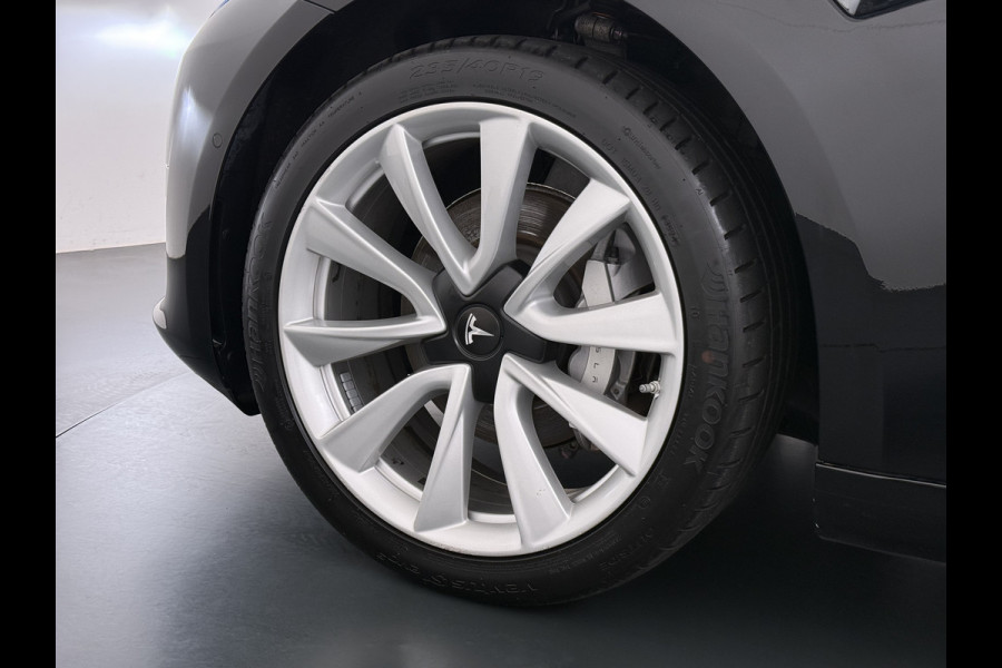 Tesla Model 3 SR+ 325PK Trekhaak Lmv 19" AutoPilot Leer Pano-Dak Adaptive Cruise Camera's Elektr.-Stuur+Stoelen+Spiegels+Geheugen+Easy-Entry+V SOH 84% Ecc Navi Led DAB Voorverwarmen interieur via App Keyless One-Pedal-Drive 1e Eigenaar Origineel Nederlandse Auto 1.584kg licht!