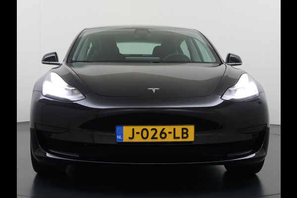 Tesla Model 3 SR+ 325PK Trekhaak Lmv 19" AutoPilot Leer Pano-Dak Adaptive Cruise Camera's Elektr.-Stuur+Stoelen+Spiegels+Geheugen+Easy-Entry+V SOH 84% Ecc Navi Led DAB Voorverwarmen interieur via App Keyless One-Pedal-Drive 1e Eigenaar Origineel Nederlandse Auto 1.584kg licht!