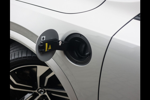 Volvo XC90 T8 Recharge AWD Ultimate Dark | Pano - Trekhaak - Luchtvering