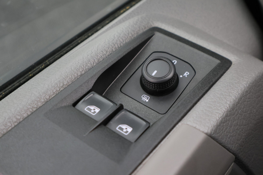 MAN TGE 35 2.0 TDI L3H3 DSG DC 7-persoons Climate, Camera, Cruise, Apple Carplay, PDC, DAB, Trekhaak, 18''