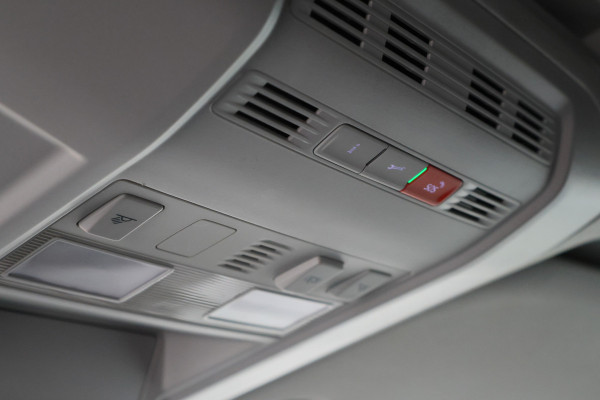 MAN TGE 35 2.0 TDI L3H3 DSG DC 7-persoons Climate, Camera, Cruise, Apple Carplay, PDC, DAB, Trekhaak, 18''