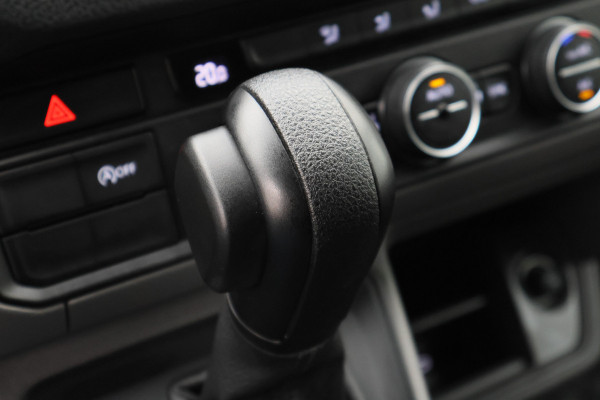 MAN TGE 35 2.0 TDI L3H3 DSG DC 7-persoons Climate, Camera, Cruise, Apple Carplay, PDC, DAB, Trekhaak, 18''