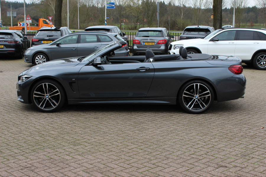 BMW 4 Serie Cabrio 420i High Executive Ed. M Sport / Camera / Leder / Harman Kardon / Nekverwarming / 19'' / Navigatie / Windscherm / DAB / Stoelverwarming / Cruise Control