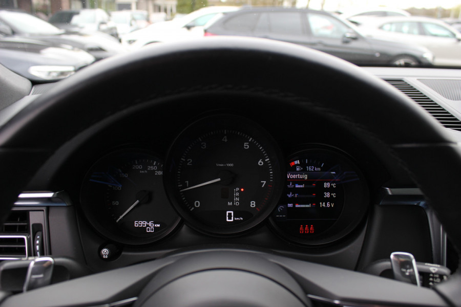 Porsche Macan 2.0 / Panoramadak / Camera / Luxe Leder / 21'' / Luchtvering / Keyless / Bose / Matrix LED / Stoelventilatie+Verwarming / Stuurverwarming / Dodehoek / DAB / ACC