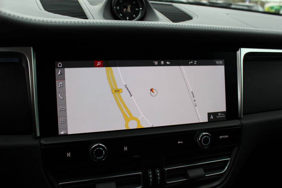 Porsche Macan 2.0 / Panoramadak / Camera / Luxe Leder / 21'' / Luchtvering / Keyless / Bose / Matrix LED / Stoelventilatie+Verwarming / Stuurverwarming / Dodehoek / DAB / ACC