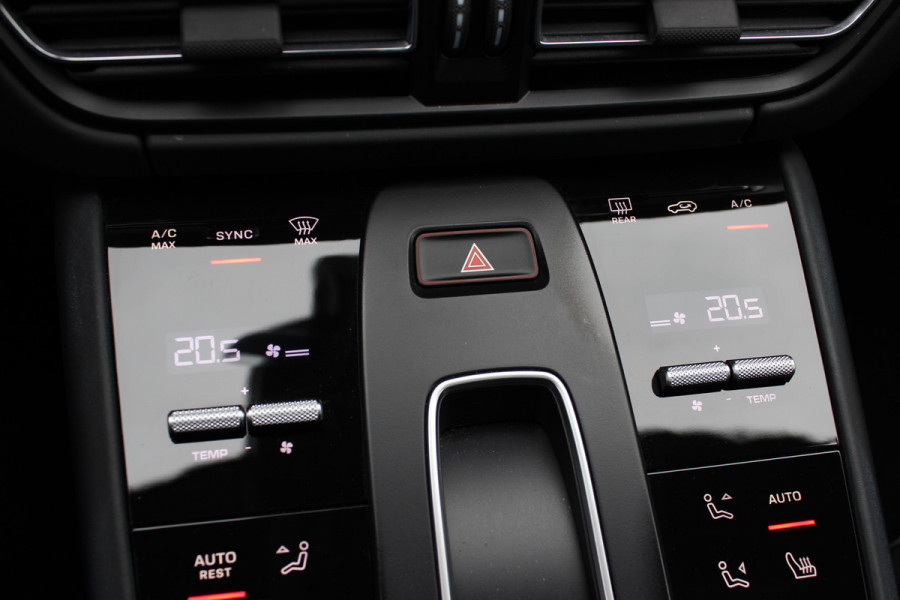 Porsche Macan 2.0 / Panoramadak / Camera / Luxe Leder / 21'' / Luchtvering / Keyless / Bose / Matrix LED / Stoelventilatie+Verwarming / Stuurverwarming / Dodehoek / DAB / ACC