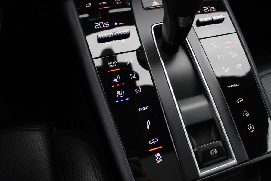 Porsche Macan 2.0 / Panoramadak / Camera / Luxe Leder / 21'' / Luchtvering / Keyless / Bose / Matrix LED / Stoelventilatie+Verwarming / Stuurverwarming / Dodehoek / DAB / ACC