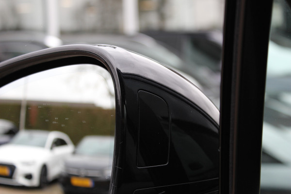 Porsche Macan 2.0 / Panoramadak / Camera / Luxe Leder / 21'' / Luchtvering / Keyless / Bose / Matrix LED / Stoelventilatie+Verwarming / Stuurverwarming / Dodehoek / DAB / ACC