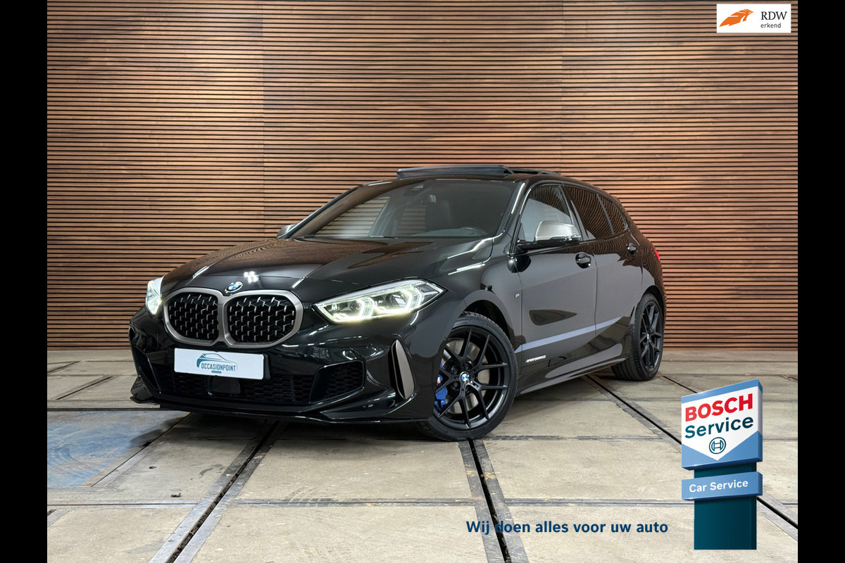 BMW 1-serie M135i xDrive M-Performance | BomVOL! | M-Technic | Pano | HuD | Parkeer-pakket | Ambient | Shadow-Line | DealerOH