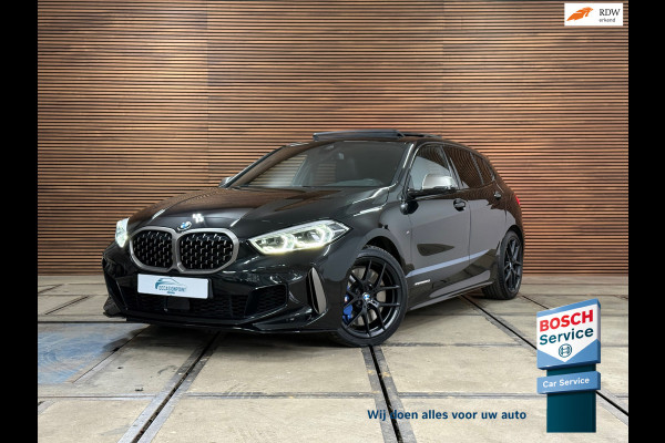 BMW 1-serie M135i xDrive M-Performance | BomVOL! | M-Technic | Pano | HuD | Parkeer-pakket | Ambient | Shadow-Line | DealerOH