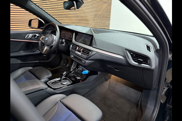 BMW 1-serie M135i xDrive M-Performance | BomVOL! | M-Technic | Pano | HuD | Parkeer-pakket | Ambient | Shadow-Line | DealerOH