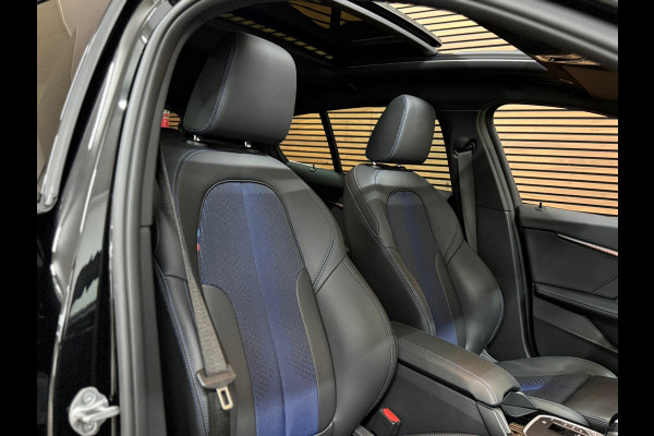 BMW 1-serie M135i xDrive M-Performance | BomVOL! | M-Technic | Pano | HuD | Parkeer-pakket | Ambient | Shadow-Line | DealerOH