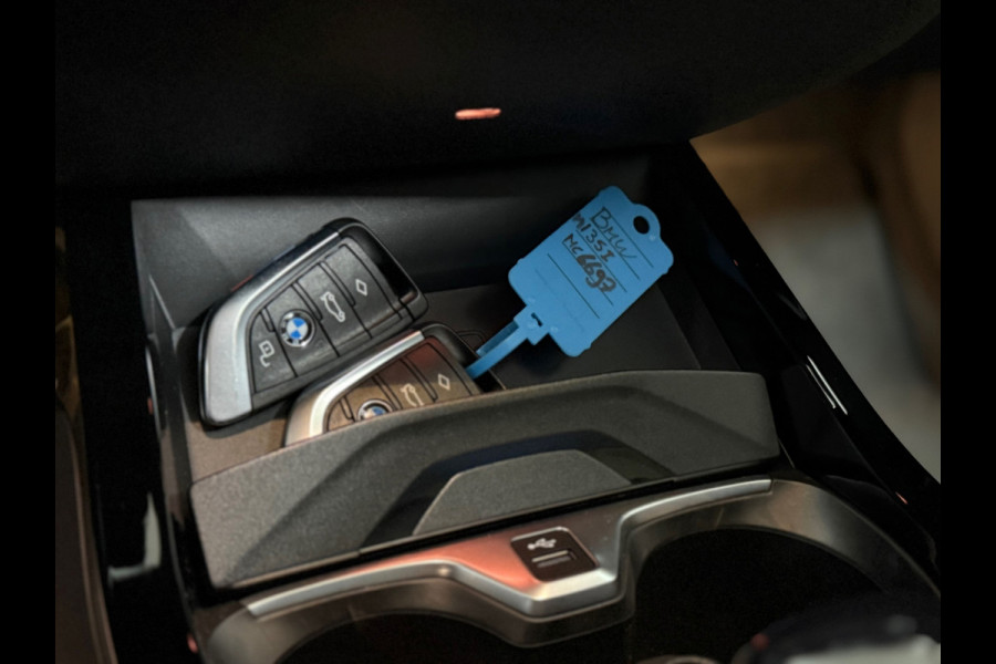 BMW 1-serie M135i xDrive M-Performance | BomVOL! | M-Technic | Pano | HuD | Parkeer-pakket | Ambient | Shadow-Line | DealerOH