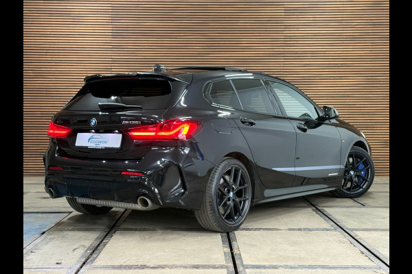 BMW 1-serie M135i xDrive M-Performance | BomVOL! | M-Technic | Pano | HuD | Parkeer-pakket | Ambient | Shadow-Line | DealerOH