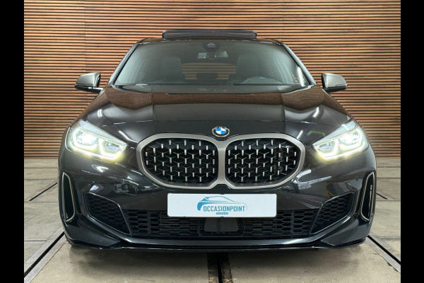 BMW 1-serie M135i xDrive M-Performance | BomVOL! | M-Technic | Pano | HuD | Parkeer-pakket | Ambient | Shadow-Line | DealerOH