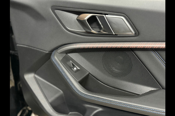 BMW 1-serie M135i xDrive M-Performance | BomVOL! | M-Technic | Pano | HuD | Parkeer-pakket | Ambient | Shadow-Line | DealerOH