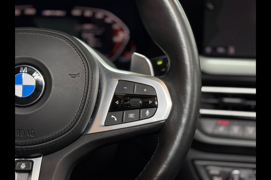 BMW 1-serie M135i xDrive M-Performance | BomVOL! | M-Technic | Pano | HuD | Parkeer-pakket | Ambient | Shadow-Line | DealerOH