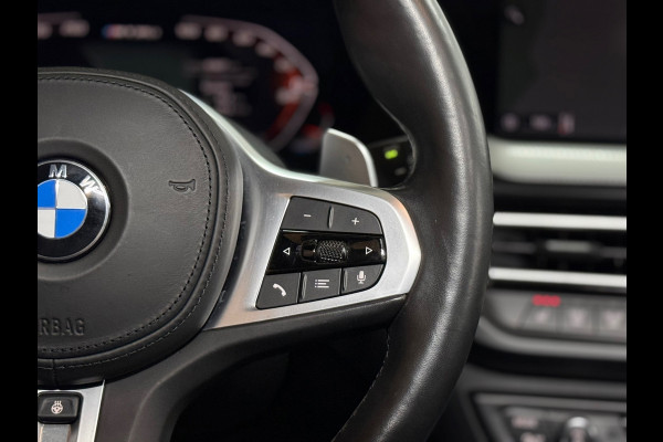 BMW 1-serie M135i xDrive M-Performance | BomVOL! | M-Technic | Pano | HuD | Parkeer-pakket | Ambient | Shadow-Line | DealerOH