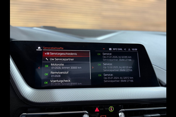 BMW 1-serie M135i xDrive M-Performance | BomVOL! | M-Technic | Pano | HuD | Parkeer-pakket | Ambient | Shadow-Line | DealerOH