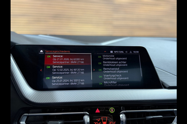 BMW 1-serie M135i xDrive M-Performance | BomVOL! | M-Technic | Pano | HuD | Parkeer-pakket | Ambient | Shadow-Line | DealerOH