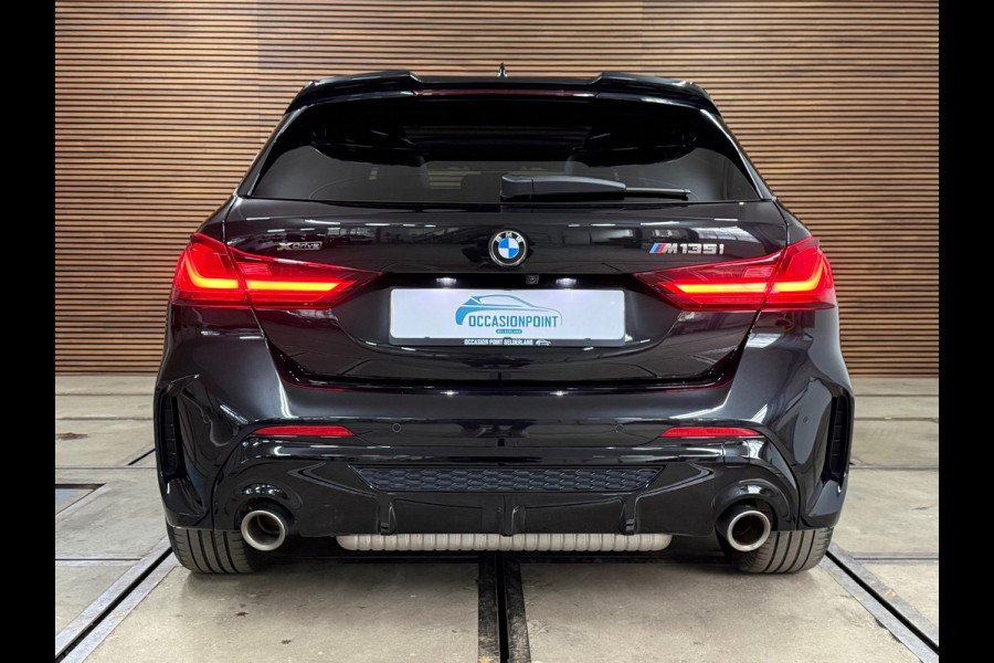 BMW 1-serie M135i xDrive M-Performance | BomVOL! | M-Technic | Pano | HuD | Parkeer-pakket | Ambient | Shadow-Line | DealerOH