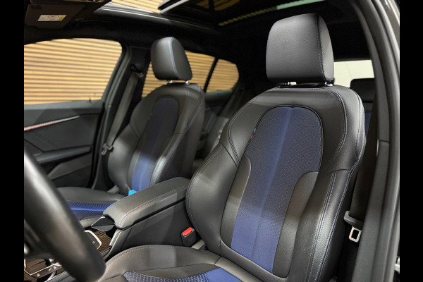 BMW 1-serie M135i xDrive M-Performance | BomVOL! | M-Technic | Pano | HuD | Parkeer-pakket | Ambient | Shadow-Line | DealerOH