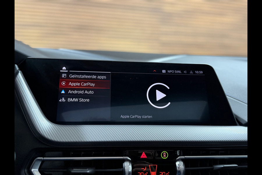 BMW 1-serie M135i xDrive M-Performance | BomVOL! | M-Technic | Pano | HuD | Parkeer-pakket | Ambient | Shadow-Line | DealerOH