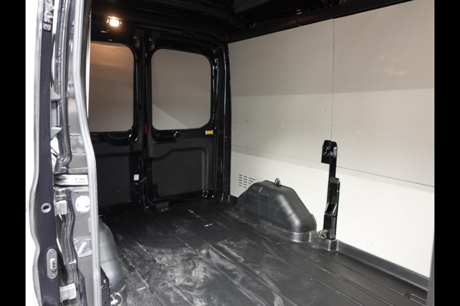 Ford Transit 310 2.0 TDCI L2H2 Trend Automaat Navigatie Trekhaak 360° Camera Airco Cruise DAB+