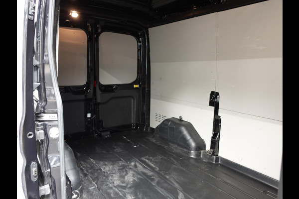 Ford Transit 310 2.0 TDCI L2H2 Trend Automaat Navigatie Trekhaak 360° Camera Airco Cruise DAB+